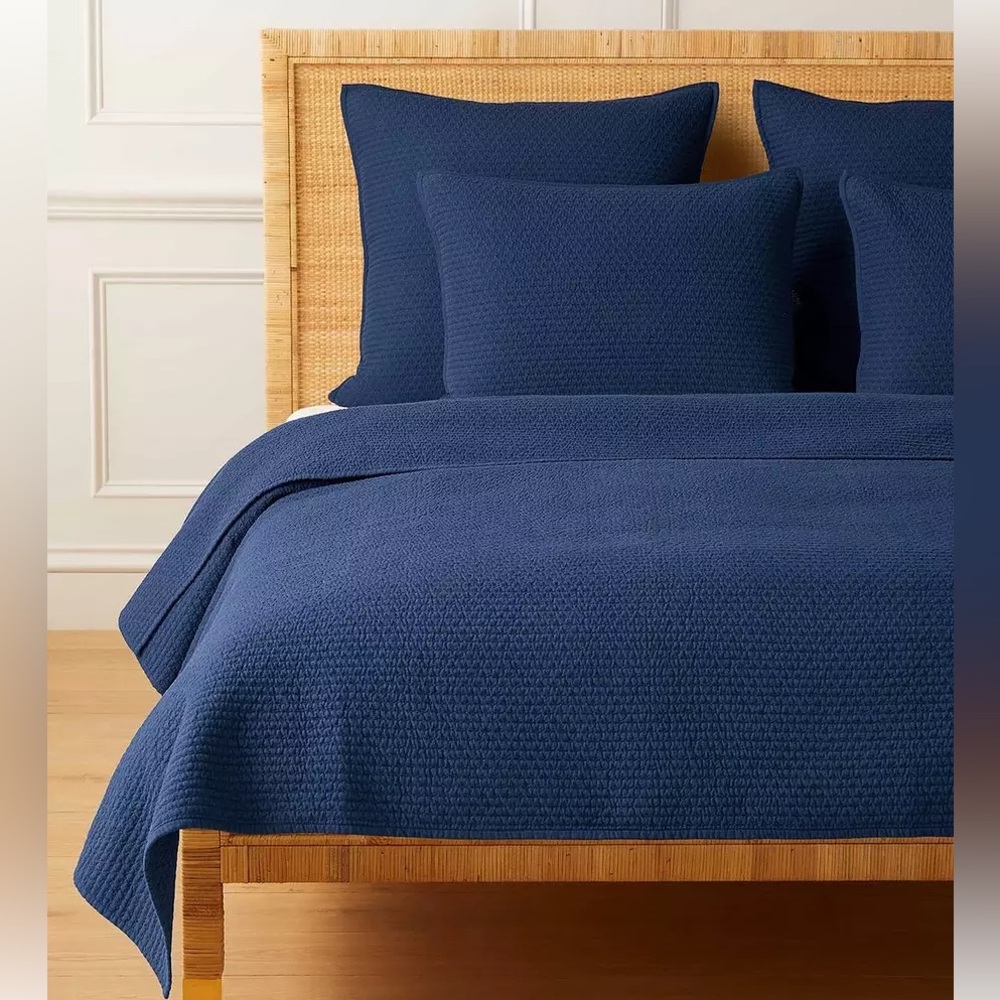 Serena & Lily Westwood Quilt and Pillowcases (Full/Queen, Navy)